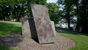 De judiska flyktingarnas minnessten i Observatorieparken i Helsingfors, år 2000. De judiska flyktingarnas minnessten i Observatorieparken i Helsingfors, år 2000.
