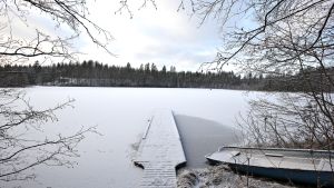 Jäätyvää Hietajärveä.