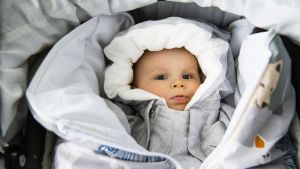 vauva äitiyspakkaus vaatteissa