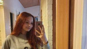 Puoli seitsemän katsojan vaateaarre. 