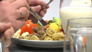 Naudanlihakastiketta ja pastaa.