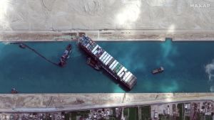 Suezin kanavaan jumittunutta Ever Given -alusta irrotettiin.
