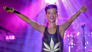On Chris Brown dating Rihanna taas 2012