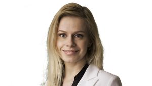 Riikka Pakarinen (hette tidigare Manner) fick flest röster av alla Centerpartister i kommunalvalet i Esbo i april. Hon gjorde inte sin anmälan om valfinansiering inom utsatt tid. Riikka Manner.
