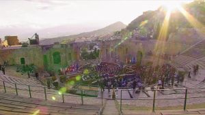 La Scalan filharmonikot esiintyvät