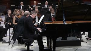 Solistina pianisti Steven Osborne