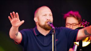 Big band ja kolme kovaa räppäriä rantalavan keikalla