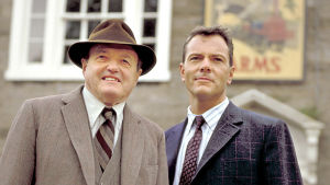Isä Arthur Gilderin roolissa nähdään James Bolam (vas.) ja poika Tom Gilderin Michael French. BBC:n tuottama sarja sijoittuu 50-luvulle idylliseen Ormstonin kylään, jossa kaikki tuntevat toisensa.