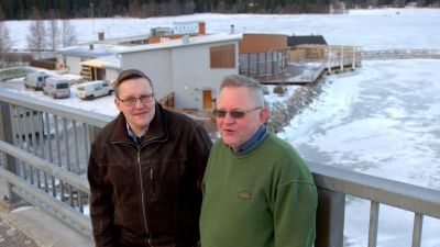 Kenth Nedergård och Ralf Nygård på Replotbron i Korsholm.