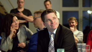 Så nära, så nära för Mikko Ollikainen. Mikko Ollikainen, SFP, sedan han konstaterat att han inte tog sig in i riksdagen.