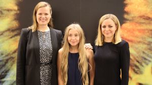 Regissör Selma Vilhunen, Linnea Skog samt Paula Vesala, som spelar Varpus mamma i filmen, var på plats i Los Angeles för att göra reklam för filmen. Selma Vilhunen, Linnea Skog och Paula Vesala.