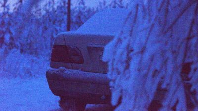 Bilen som den misstänkte tros ha använt för att ta sig till sitt gömställe i Sundom skärgård.