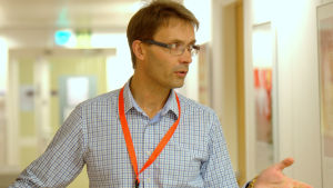 Ricky Berglund Röda korset, verksamhetsledare vid Röda korset i Österbotten.