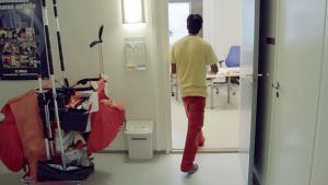 Många invandrare har låglönejobb i Finland redan i dag Invandrare sköter många låglönejobb