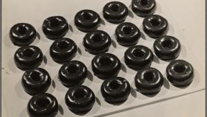 Reklamfoto för chokladdonits. The New York Public Library. https://digitalcollections.nypl.org/ Choklad donits. Automat chocolate doughnuts promotional photo.