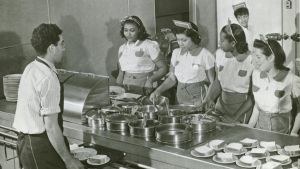 Matlagning i en restaurang i USA. Food preparation and Service. Förberedande av mat i en restaurang i USA. Food preparation and Service.