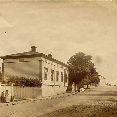 Vy från Rådhusgatan från ca 1900. Linden på Rådhusgatan