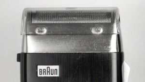 Rakapparat sixtant SM 31 (1962) Braun AG (Hans Gugelot, Gerd Alfred Müller): Rasierapparat „sixtant SM 31“, 1962 Kunststoff, Metall.