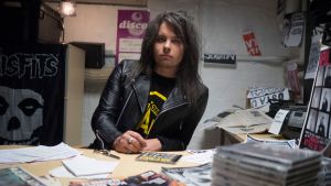 Santa Cruzin keulakuva Archie Cruz esittää Teit meistä kauniin -elokuvassa Tehosekoittimen Arskaa. // Kuva: Promokuva: Lars Johnson