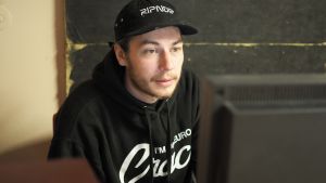 Kube on erittäin tuottelias artisti. Uutta musiikkia julkaistaan jo ennen kesää. // Kuva: Ninni Suomalainen/YleX