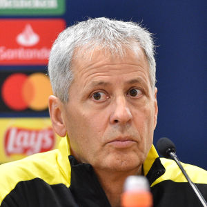 Dortmunds tränare Lucien Favre fick sparken i mitten av december. Då låg laget femma efter att ha tagit 19 poäng på 11 matcher. Dortmunds tränare Lucien Favre fick sparken i mitten av december. Då låg laget femma efter att ha tagit 19 poäng på 11 matcher.