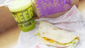 På hösten blir snabbmatsutbudet ännu större då Taco Bell öppnar i Finland. Taco vid Taco Bell.