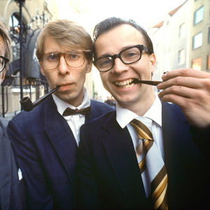 Pasi Heikura, Jyrki Liikka ja Simo Frangén. Kaikilla miehillä on piippu suussaan. 