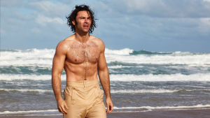 Poldarkin tähti Aidan Turner vähentää vaatetusta heti sarjan neljännen kauden aloitusjaksossa. Poldark