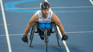 Henry Manni har nu tre raka EM-guld på 400 meter. Henry Manni vann brons i paralympiska spelen i Rio de Janeiro 2016.