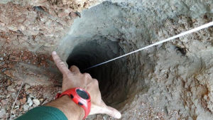 Borrhålet är bara 25 centimeter i diameter. Borrhål i Málaga där tvåårig pojke föll ner.