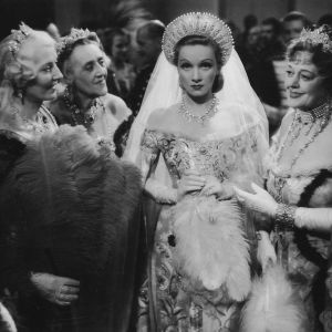 Marlene Dietrich Katariina suurena elokuvassa Intohimojen keisarinna
