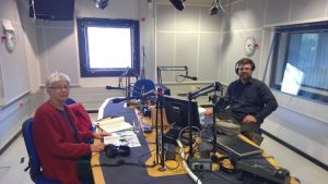 Christine Saarukka och Mikael Albrecht i Kulturtimmens studio Christine Saarukka och Mikael Albrecht från AFK, Amatörfotoklubben i Helsingfors.