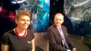 Aija Salo och Risto E.J. Penttilä analyserade valrörelsen... Deltagare i Obs 16.4.2015