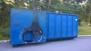 Egendomsskadorna rör sig kring 1000 euro. En papperspress brann i Lidl i Ekenäs