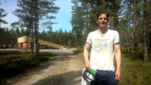 Skådespelaren Martin Bahne medverkar i Okänd soldat i Harparskog. Skådespelaren Martin Bahne före den andra föreställningen av Okänd soldat i Harparskog.