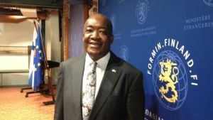 Moçambiques utbildningsminister Jorge Ferrão på besök i Finland Moçambiques utbildningsminister Jorge Ferrão besökte Finland för att lära sig mer om de finländska skolornas användning av språk i undervisningen.