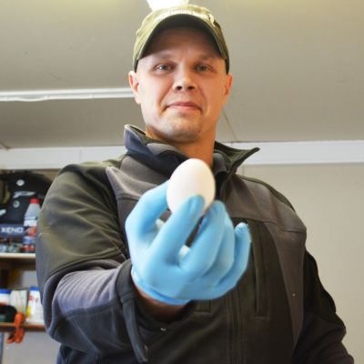 Kangaskosken kanalan yrittäjä Janne Barks Ylitornio Mellakoskella.