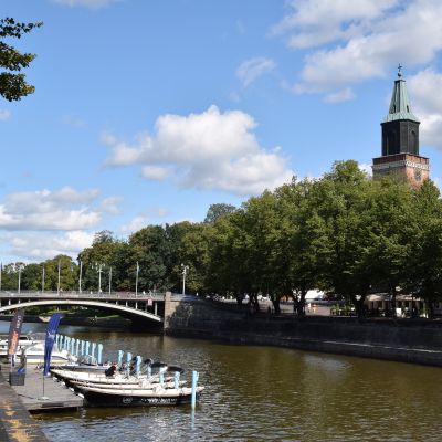 Turun Tuomiokirkko, Tuomiokirkkosilta, Aurajoki.