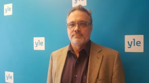 Mats Fridlund säger att bilder på sociala medier är precis det som terroristerna vill ha. Terrorforskaren Mats Frilund från Aalto-universitetet.