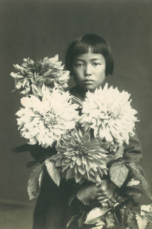 Kusama, ca 10 år gammal år 1939 Kusama ca 10 år gammal, 1939