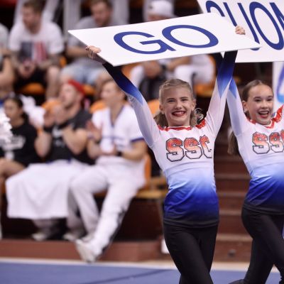Spirit Shakin' Cheerleaders.
