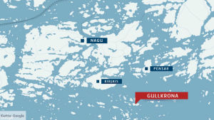Gullkrona ligger i Nagus sydöstra skärgård. Blågrå karta som visar Gullkrona, Kirjais, Pensar och Nagu.