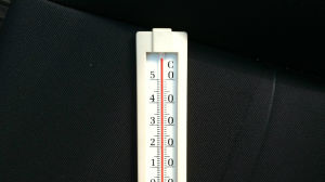 I solen kan temperaturen stiga till långt över 50 grader. temperaturmätare