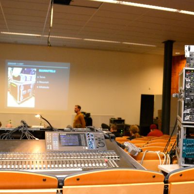 Kemi Faktorin workshopissa Simo Aalto.