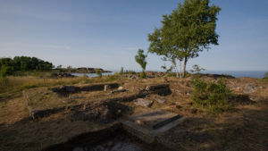 Aatos lyckades inte nå fram till Hogland på sparkkälke på grund av en isränna. Hogland, Östersjön