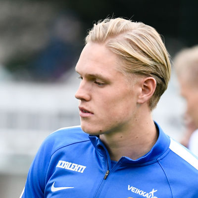 Fredrik Jensen spelar för Finland.