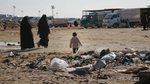 al-Hol ligger i den kurdkontrollerade regionen i Syrien. Uppsakttningsvis 70 000 mänskor finns i lägret. Lägret al-Hol i Syrien.