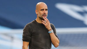 Pep Guardiola (arkivbild). Pep Guardiola coachar sitt lag under en match.