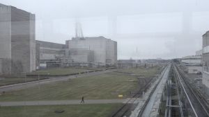 Det litauiska kärnkraftverket Ignalina ser ensligt ut trots att det fortfarande sysselsätter nästan 2000 personer så länge avvecklingen och nedmonteringen pågår. Det litauiska kärnkraftverket Ignalina ser ensligt ut trots att det fortfarande sysselsätter nästan 2000 personer så länge avvecklingen och nedmonteringen pågår.