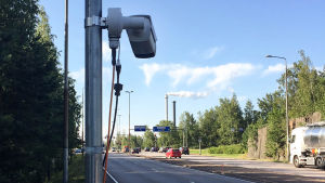 Kamera som känner igen registreringsskyltar. Kamera som registrerar bilarnas registerskyltar.